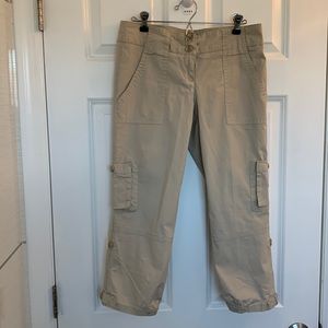 Size 4 tan cargo pants 98% cotton-2% spandex. See Photos